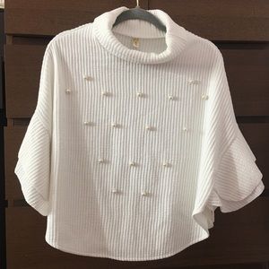 Beautiful pearl sweater😍